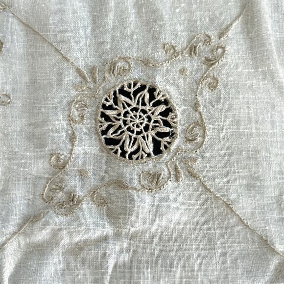 Rare Vintage Italian Ivory Linen Needlelace Tablecloth Set with 12 Napkins - Picture 4 of 9